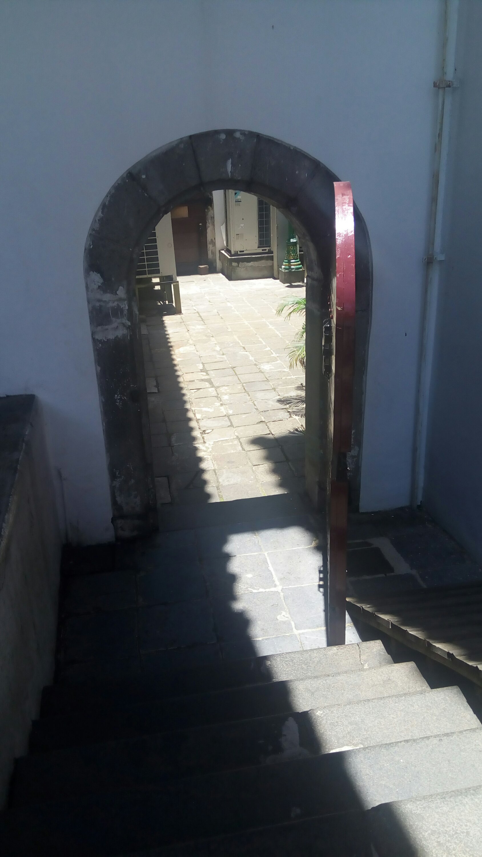 Gerbang pintu masuk menuju Ruang Tahanan Pangeran Diponegoro